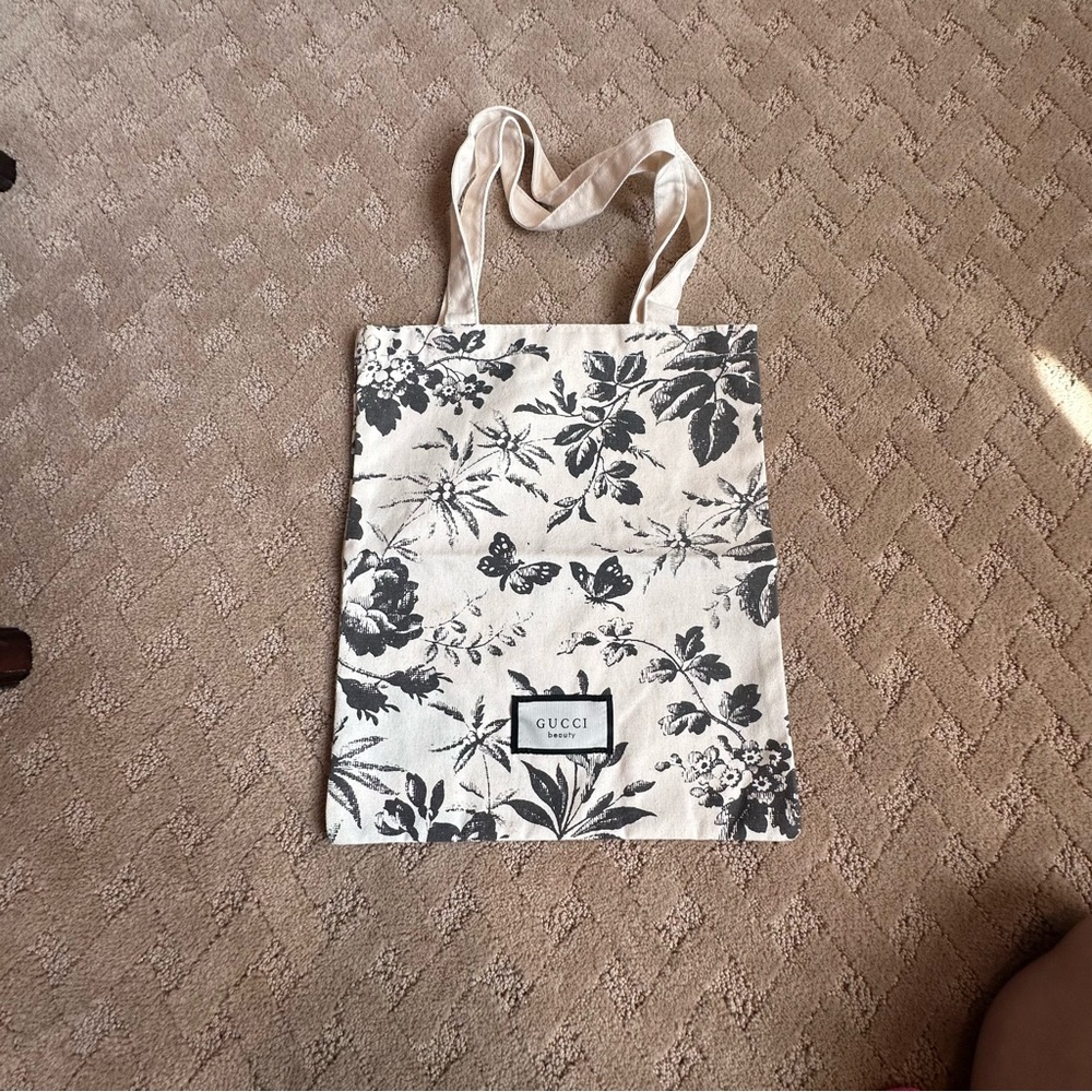 Gucci Novelty Tote Bag Elegant Black Floral Print Perfect “Farmer’s Market” Bag - Picture 4 of 7